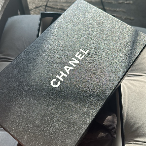 CHANEL CLASSIC BALLERINA FLAT WITH HOLOGRAPHIC TOE. WORN ~ 4X. WITH DUST BAGS - Picture 11 of 15